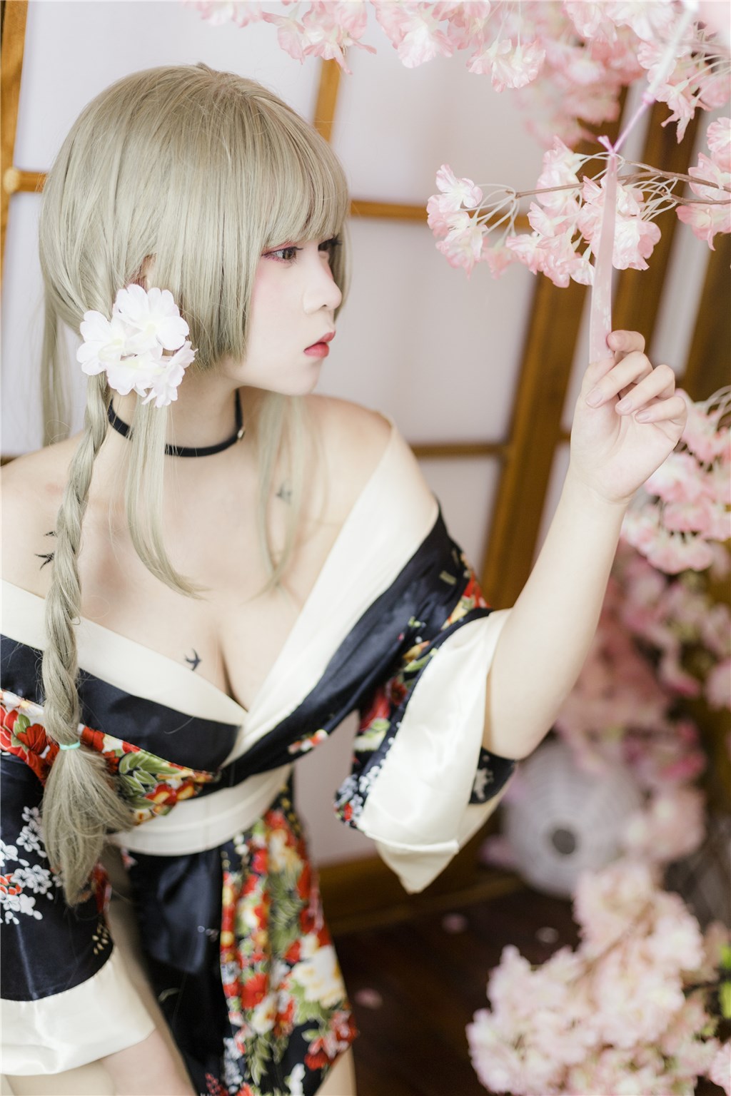 夜幕热情私录:当红偶像在深夜聚会后留下的那段狂野与温柔交织的悸动记录